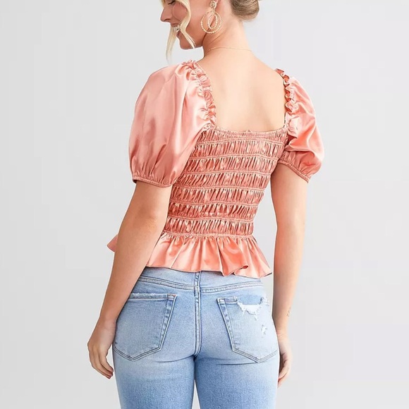 🌹WILLOW & ROOT SMOCKED SATIN TOP - Picture 2 of 7